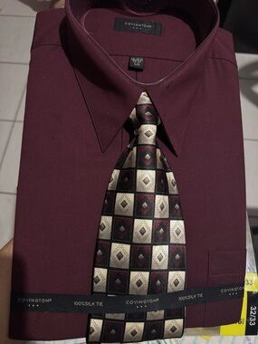 Covington Men’s Burgundy Dress Shirt with Patterned Tie